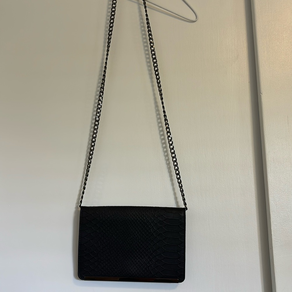 Mossimo brand small purse with chain strap and lots of slots for cards
